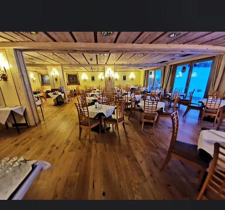 Das Kronenhotel-1